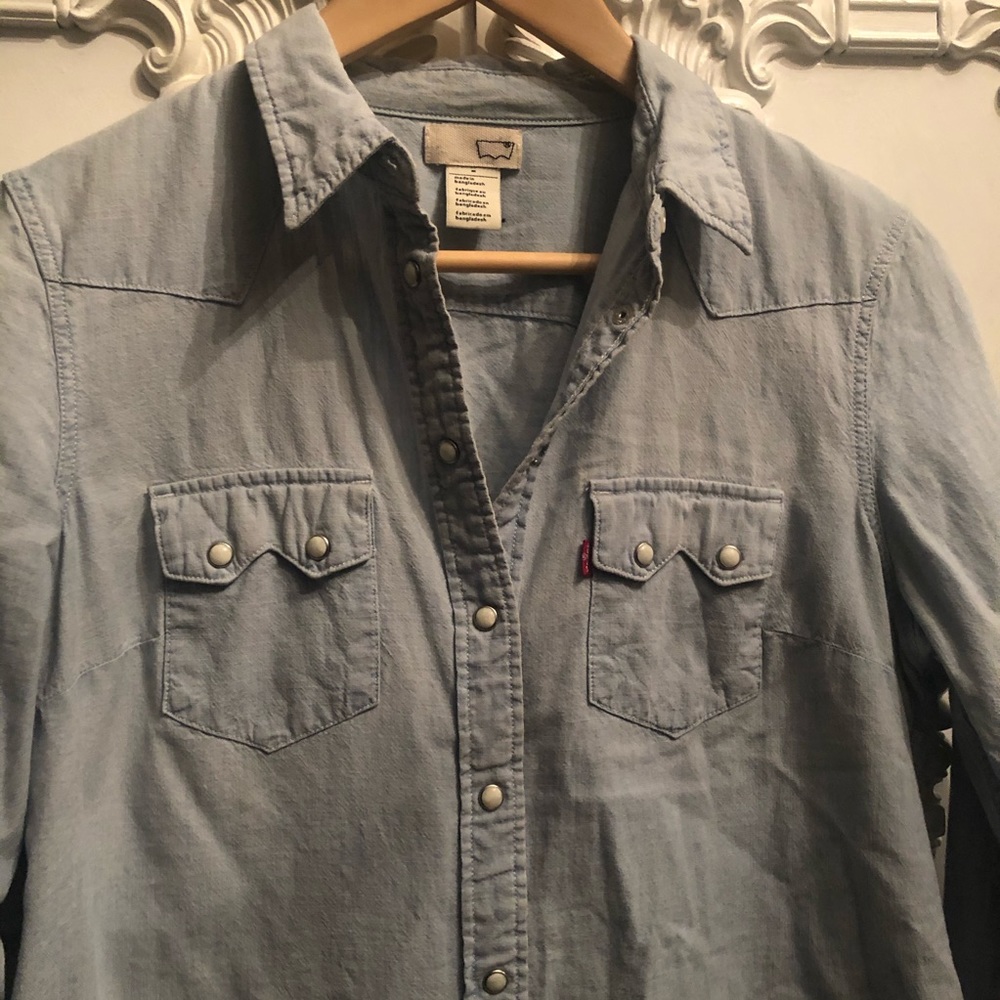 Levi’s Chambray Top